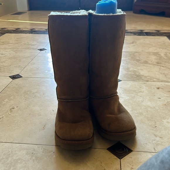 Classic Tall Uggs - Picture 1 of 6